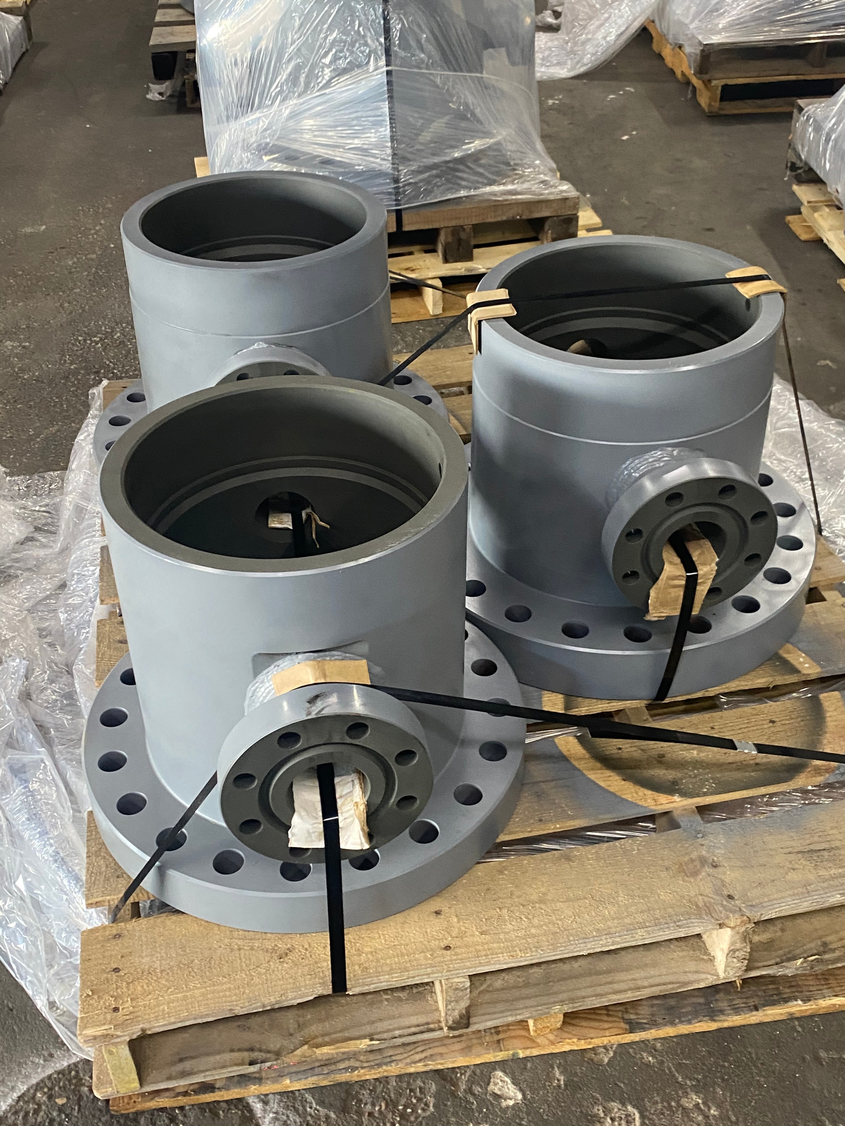 EPI Wellhead Assembly grey casing heads on pallet